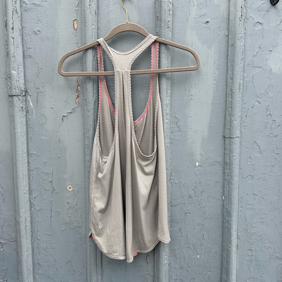 Lululemon 105 F Singlet, size 4/6 - Picture 5 of 10
